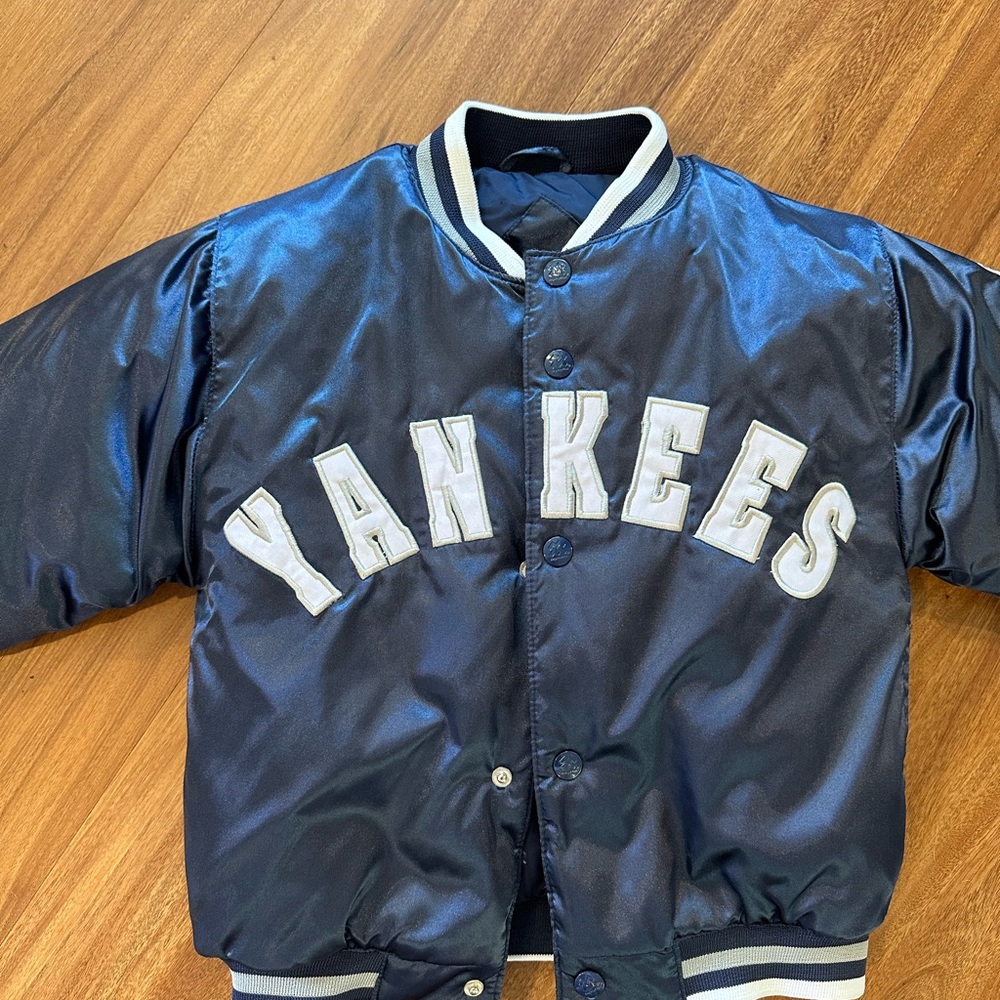 Kids size 6 Authentic New York Yankees bomber jacket, thick & warm!